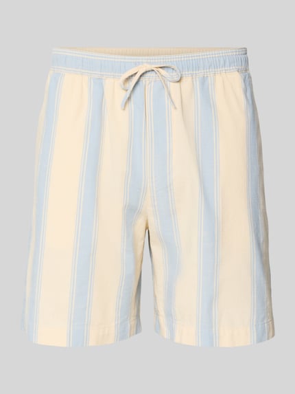 Produktfoto, Regular Fit Shorts aus reiner Baumwolle von Armedangels, Optik:Allover-Muster, Gestreift, Twill, Label-Patch, Tunnelzug, seitliche Eingrifftaschen, Logo-Stitching
