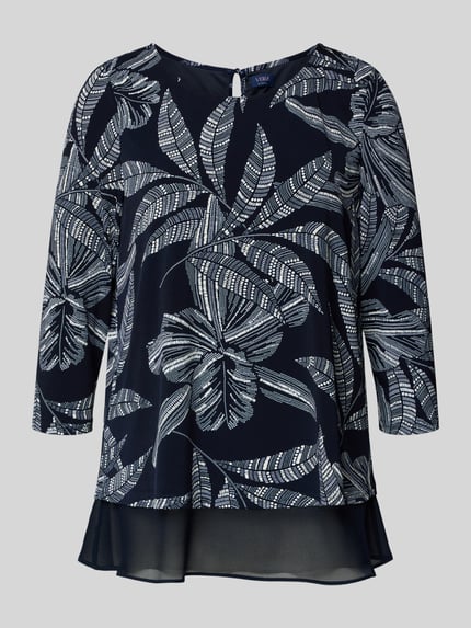 Produktfoto, Blusenshirt mit rückseitigem Schlüsselloch-Ausschnitt von Vera Mont in Dunkelblau mit weißem Blätterprint und Chiffonsaum, Material-Mix mit Stretch-Anteil, gerader Schnitt, 3/4-Arm, Rundhalsausschnitt, Rückenlänge 57 cm bei Größe 36.