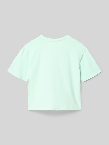 Produktfoto, Regular Fit T-Shirt mit Logo-Stitching von Guess aus elastischem Baumwoll-Mix in Hellgrün, Kinder T-Shirt, Rückansicht, Rückenlänge 48 cm bei Größe 128, Rundhalsausschnitt, ohne sichtbaren Pailettenbesatz.