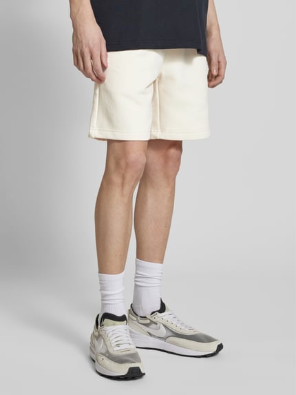 Sergio Tacchini Szorty z dzianiny dresowej o kroju regular fit z wyhaftowanym logo model ‘SIMBA’ Złamany biały 4