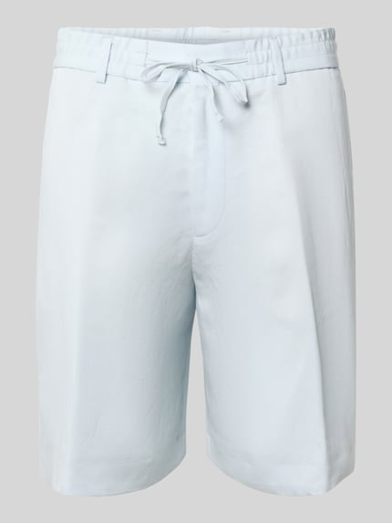 Produktfoto, Regular Fit Bermuda aus Lyocell-leinen-Mix Modell 'C-Peter-RDS-S-263' von BOSS zeigt hellblaue unifarbene Shorts mit Flammgarnstruktur und Eingrifftaschen.