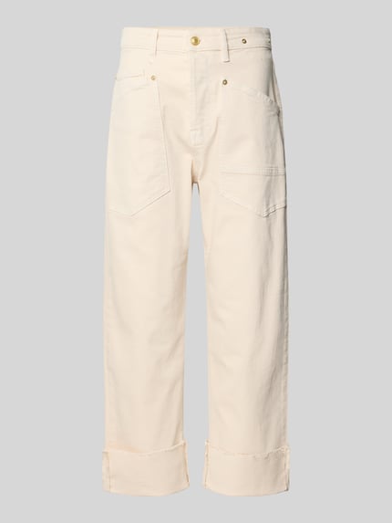 Produktfoto, Baggy Fit Jeans aus Baumwoll-Mix von MAC in Creme mit aufgesetzten Taschen, Nietenbesatz, Label-Patch, ausgefransten Beinabschlüssen
