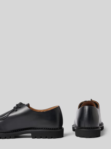 Produktfoto, schwarze Schnürschuhe aus echtem Rindsleder Modell 'HECTOR' von Selected, strukturierte Sohle, glatte Oberfläche, Herren Schnürschuhe