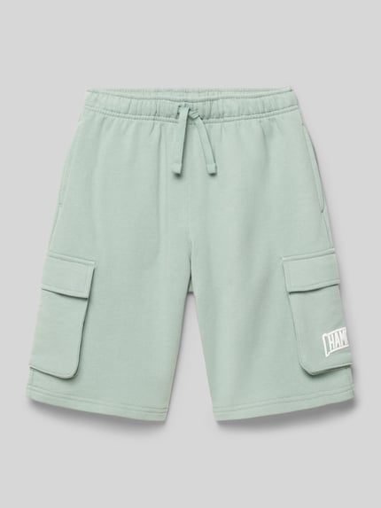 Produktfoto, Bermudas aus Baumwoll-Mix mit Label-Detail von CHAMPION in Hellgrün, elastischer Bund, Cargotaschen, gerade Passform