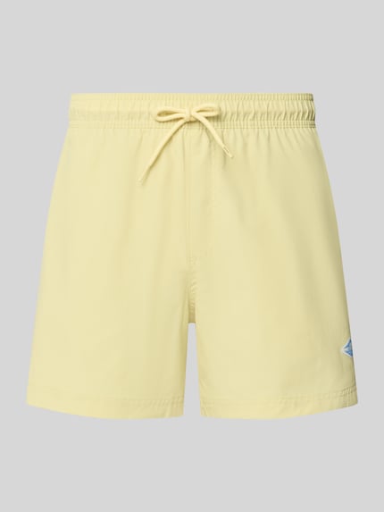 Produktfoto, gerade geschnittene gelbe Badeshorts mit Logo-Detail und elastischem Bund mit Tunnelzug, Straight Fit Badeshorts mit Logo-Detail Modell 'Maui' von Jack & Jones, Herren