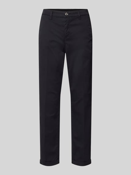 Produktfoto, schwarze Chino mit Eingrifftaschen von MAC aus Baumwoll-Elasthan-Mix, Regular Fit, sichtbare Struktur, dezente Gesäßtaschen