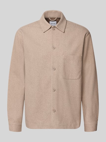 Produktfoto, Regular Fit Hemdjacke mit Kentkragen Modell 'REGENT' von JACK & JONES, beżowy, krój regular fit, kołnierzyk typu kent, listwa guzikowa, długość tyłu w rozmiarze M: 72 cm, szerokość ramion w rozmiarze M: 50 cm, długość rękawów w rozmiarze M: 64 cm, jednolita faktura
