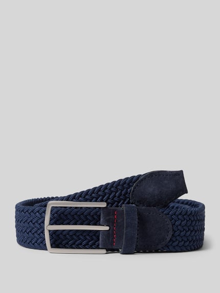 Produktfoto, Gürtel in Flecht-Optik mit Dornschließe von Pierre Cardin aus beschichtetem Leder in Dunkelblau, Breite 3 cm, feine Textur.