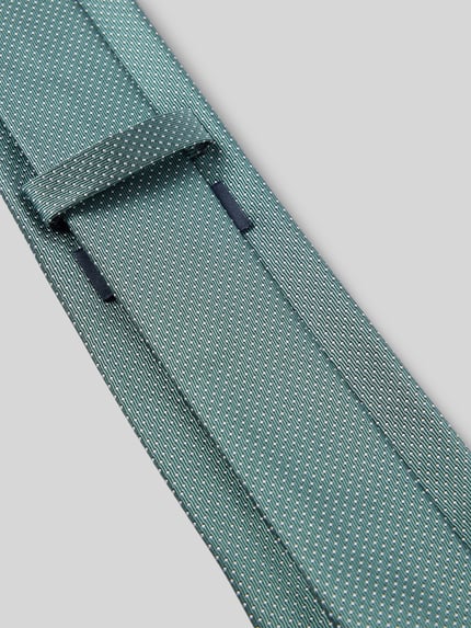 Produktfoto, Krawatte aus reiner Seide von Willen in Grün mit feiner Struktur, klassische Passform, Label-Detail, Breite 150 cm