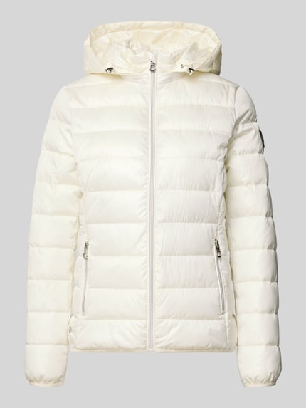 Produktfoto, Regular Fit Steppjacke mit Kapuze von NAUTGÅRD in Weiß mit Tunnelzug, verdecktem Reißverschluss, Label-Detail und Ärmelriegel