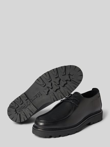 Produktfoto, schwarze glatte Oberfläche, robuste Laufsohle, markante Nähte, Schnürschuhe aus echtem Leder Modell 'PHIL 11' von Marc O'Polo, Herren Schnürschuhe von Marc O'Polo