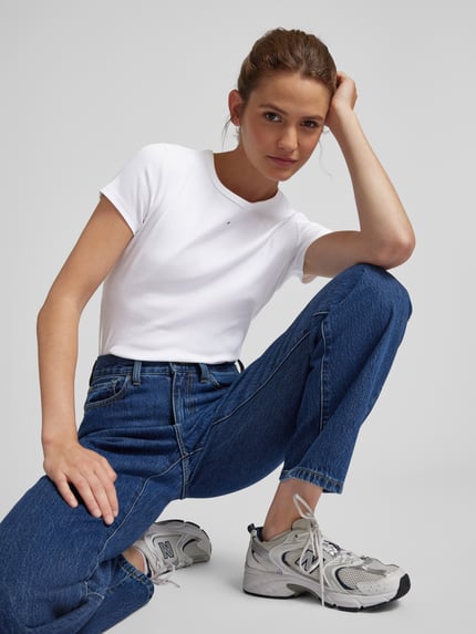 Tommy Jeans T-shirt o kroju slim fit z wyhaftowanym logo Biały 3