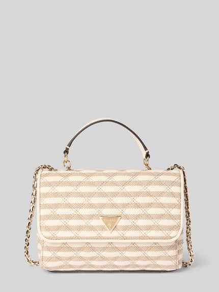 Produktfoto, Handtasche mit Label-Applikation Modell 'GIULLY II' von Guess aus beżowym materiałem z dodatkiem wiskozy, klapka z magnetycznym zapięciem, detal z logo, Szerokość w rozmiarze 1: 24 cm, długość: 16 cm, głębokość: 7 cm, pasek na ramię 116 cm, elegancka faktura i złote elementy