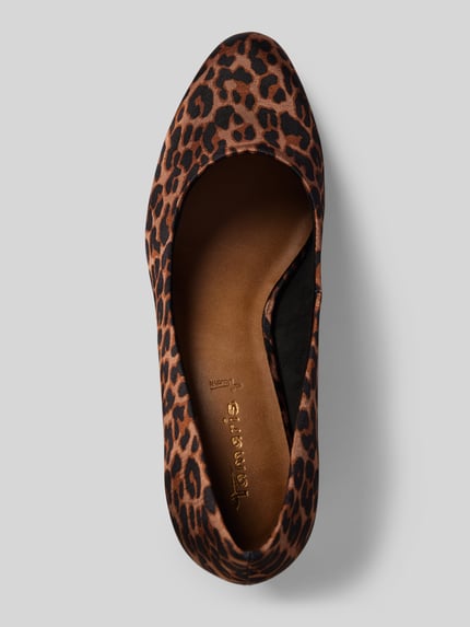 Produktfoto, Pumps mit Satin von Tamaris, brązowy animal print, zaokrąglony nosek, kitten heel, lekko teksturowana podeszwa, wykończenie satynowe