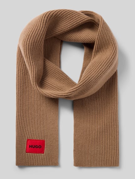 Produktfoto, Schal mit Woll-Kaschmir-Anteil Modell 'Saffa' von HUGO in unifarbener Strickoptik mit Logo-Patch, Rippstrick, Strukturmuster.
