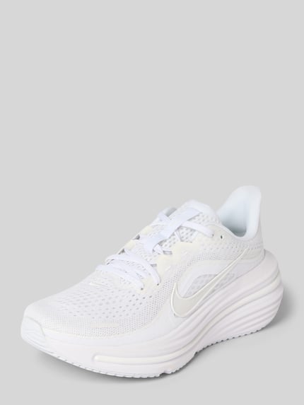 Produktfoto, Sneaker mit logo-detail Modell 'Air Winflo' van Nike in wit met afgeronde pasvorm en vetersluiting, dames sneakers, hakhoogte maat 39: 7 cm, schachthoogte maat 39: 6 cm, schachtbreedte maat 39: 6 cm, fijnmazige textuur met subtiele glans