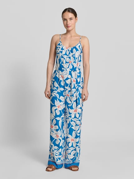 Frauenmodel trägt Jumpsuit aus Viskose mit Spaghettiträgern Modell 'Rylie' von GUIDO MARIA KRETSCHMER WOMAN, taillierter Schnitt, geblümt, Ganzkörperansicht von vorne.