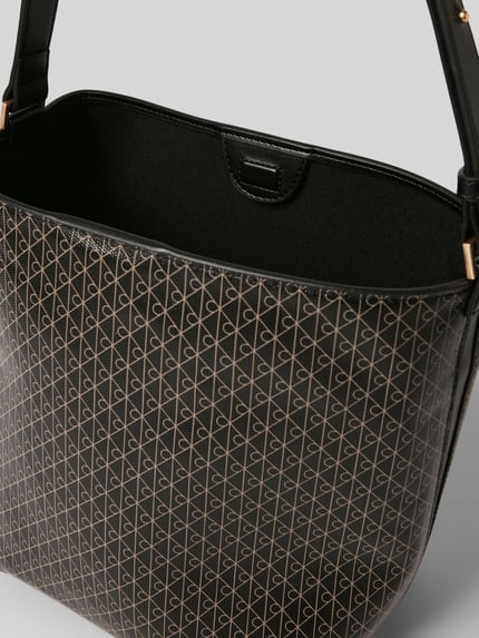 Produktfoto, Bucket Bag in Leder-Optik von CK Calvin Klein mit Allover-Logo-Print, Magnetverschluss, herausnehmbarer Innentasche, schwarze glatte Struktur