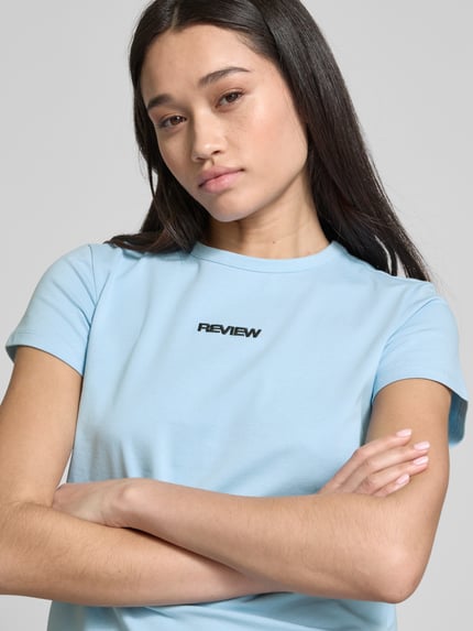 REVIEW T-Shirt mit Label-Print Hellblau 3