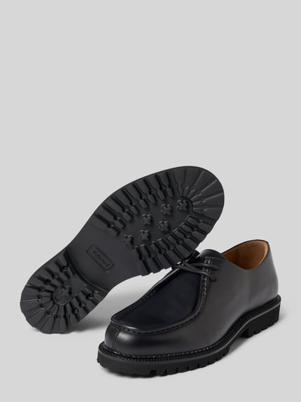 Produktfoto, schwarze Schnürschuhe aus echtem Rindsleder Modell 'HECTOR' von Selected, robuste Profilsohle, glatte Ledertextur
