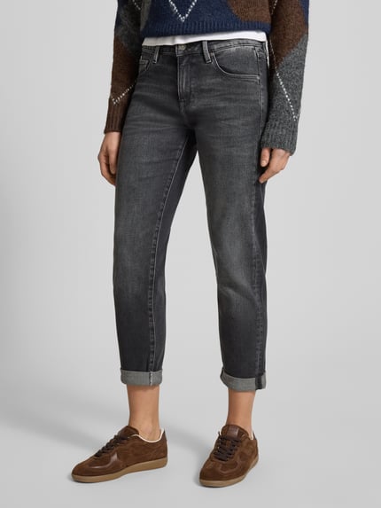 Frauenmodel trägt Jeansy z 5 kieszeniami Model 'Kate' od G-Star Raw, mieszanka bawełny i elastanu, prosty krój, mankiety, Ganzkörperansicht von vorne.