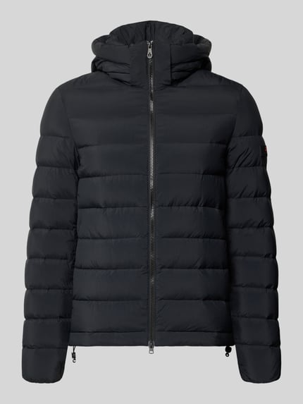 Produktfoto, Steppjacke mit Kapuze und Zweiwege-Reißverschluss von Peuterey, krój slim fit, tunel, długość tyłu w rozmiarze M: 66 cm, szerokość ramion w rozmiarze M: 45 cm, szerokość klatki piersiowej w rozmiarze M: 55 cm, długość rękawów w rozmiarze M: 67 cm, kolor czarny, pikowana struktura