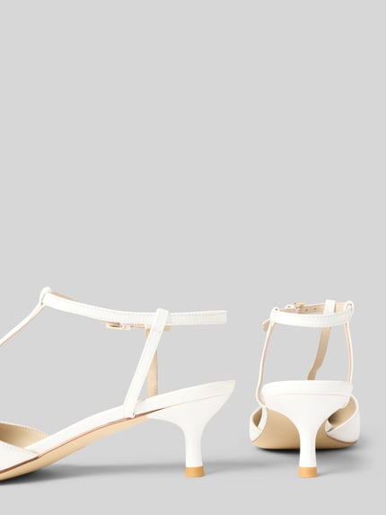 Produktfoto, Pumps met naaldhak van Marc Cain Bags & Shoes, punt van de schoen, riempjes met doornsluiting, gladde zool, hakhoogte 6 cm.