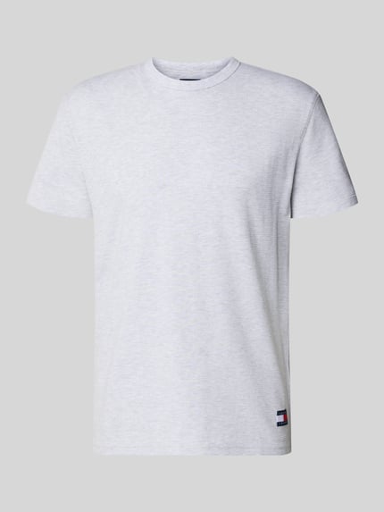Produktfoto, Regular Fit T-Shirt aus Baumwoll-Mix von Tommy Jeans, Optik: Unifarben, Passform: Regular-Fit, Logo-Stitching, Rundhals, Ärmelform: Kurzarm, Materialverarbeitung: Jersey.
