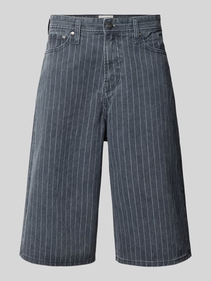 Produktfoto, Shorts im Allover-Look Modell 'OWEN' von Jack & Jones in Grau mit weißen Streifen, Reine Baumwolle, Relaxed-Fit, Eingrifftaschen, Bundweite 44 cm, Innenbeinlänge 37 cm