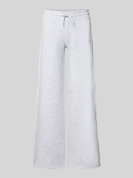 Produktfoto, Sweatpants mit Häkelspitze von REVIEW in Hellgrau, gerader Schnitt, elastischer Bund, Material-Mix mit Baumwoll-Anteil