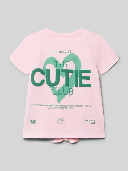 Meisje draagt Regular Fit T-shirt uit puur katoen van s.Oliver RED LABEL, look: effen, statementprint met strikdetail, jersey, Ganzkörperansicht Rückansicht.