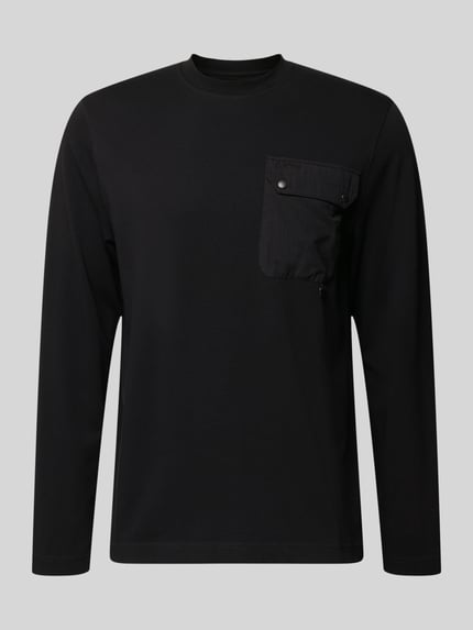 Produktfoto, Relaxed Fit Langarmshirt aus katoenmix van Barbour in effen zwart met borstzak, labelopschrift, metalen accenten