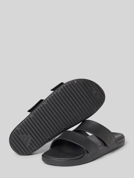 Produktfoto, Badeschuhe mit Label-Prägung Modell 'ZNCAPE SANDAL' von adidas Sportswear, unifarbenes Schwarz, flache strukturierte Sohle, Peep Toe