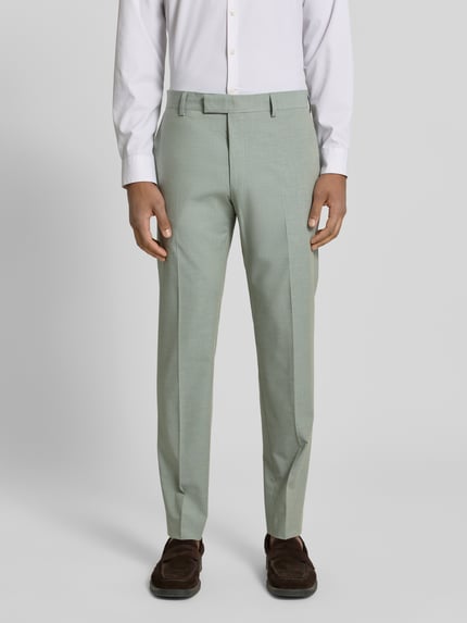 Mannenmodel draagt Slim Fit Anzughose met Viskose-Anteil Modell 'MELWIN' van Strellson in melange look, met persvouwen en riemlussen, zijzakken, achterzakken, schuilhaak en ritssluiting, voorkant volledig zichtbaar, volledig lichaam van voren.