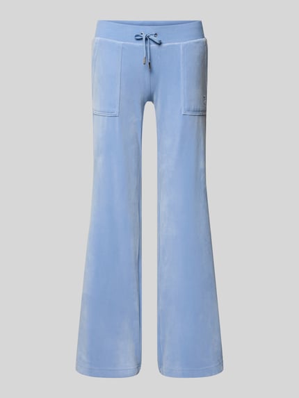 Produktfoto, Low Rise Sweatpants mit Eingrifftaschen Modell 'LAYLA' von Juicy Couture, hellblauer Material-Mix mit Stretch-Anteil, elastischer Bund, Innenbeinlänge 82 cm, Größe S