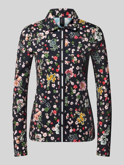 Produktfoto, Slim Fit Hemdbluse mit floralem Allover-Print von Marc Cain, elastyczna mieszanka materiałów, krój slim fit, kwiatowy nadruk na całej powierzchni, kołnierzyk koszulowy, z długim rękawem, długość tyłu w rozmiarze 36: 59 cm, długość rękawów w rozmiarze 36: 63 cm