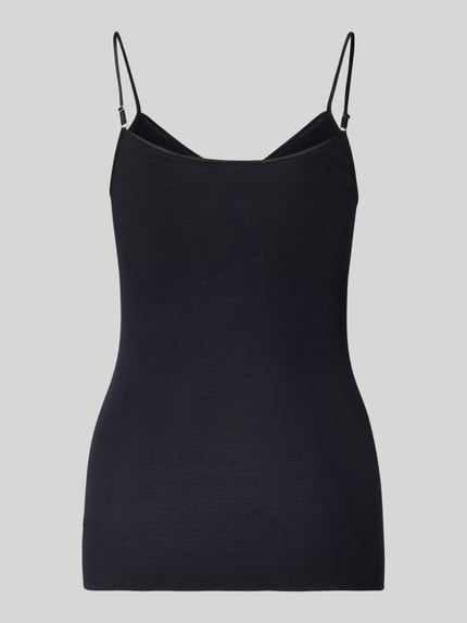 Produktfoto, Slim Fit Unterhemd mit Spaghettiträgern von Hanro aus reiner Baumwolle, V-Ausschnitt, Damen, schwarze glatte Oberfläche.