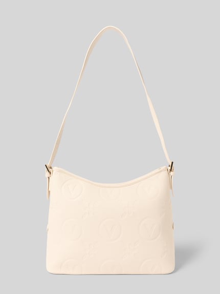 Productfoto, lichtbeige dames Hobo Bag met labeldetails model 'SAMBA' van VALENTINO BAGS, textuur met motief, hoofdvak met ritssluiting, verstelbare schouderband, ritsvak binnenin, breedte maat 1: 29 cm, lengte: 22 cm, diepte: 12 cm, bandlengte: 81 cm.