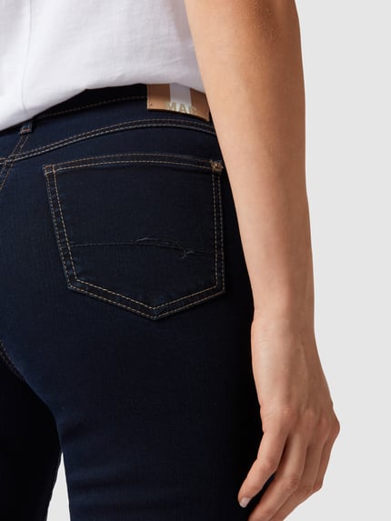 MAC Jeansy o kroju straight fit z naszywką z logo model 'Angela' Granatowy 3