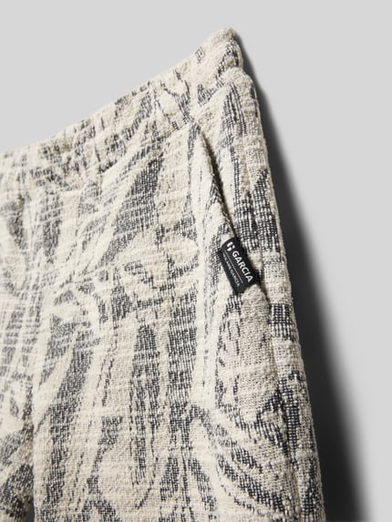 Productfoto, Shorts im Allover-Look mit Eingrifftaschen van Garcia van katoenmix in regular fit met labeldetail, grijs-beige tinten, textuur zichtbaar