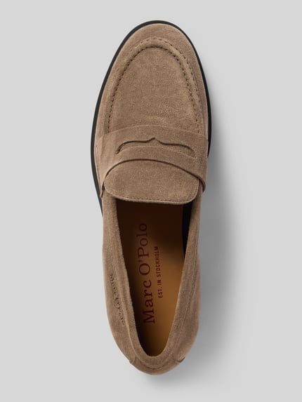 Produktfoto, loafersy z beżowej skóry, zaokrąglony nosek, gładka faktura, model 'Paula 34' od Marc O'Polo, damskie loafersy