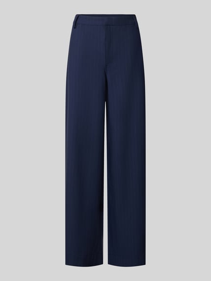 Produktfoto, Stoffhose mit französischen Eingrifftaschen Modell 'Lana' von My Essential Wardrobe in Dunkelblau, glatte Textur, Wide Fit, Haken- und Reißverschluss, angedeutete Gesäßleistentaschen, Material-Mix mit Viskose-Anteil.