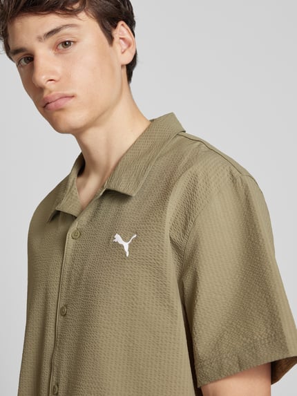 PUMA Performance Freizeithemd mit Label-Stitching Khaki 3