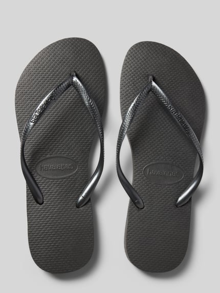 Produktfoto, Flip-Flops mit Logo-Detail von Havaianas in Schwarz, abgerundete Passform, offene Ferse, Zehentrenner, Absatzhöhe 1 cm, Damen