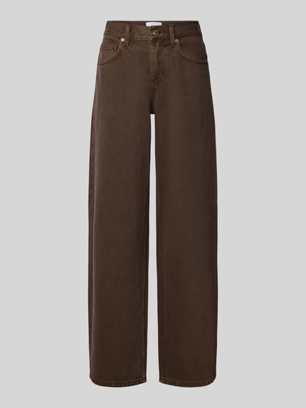 Produktfoto, braune Wide Leg Jeans im 5-Pocket-Design von Topshop aus reiner Baumwolle, sichtbarer Knopf- und Reißverschluss.