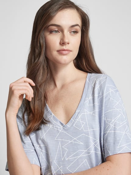Esprit T-Shirt mit grafischem Muster und V-Ausschnitt Rauchblau 3