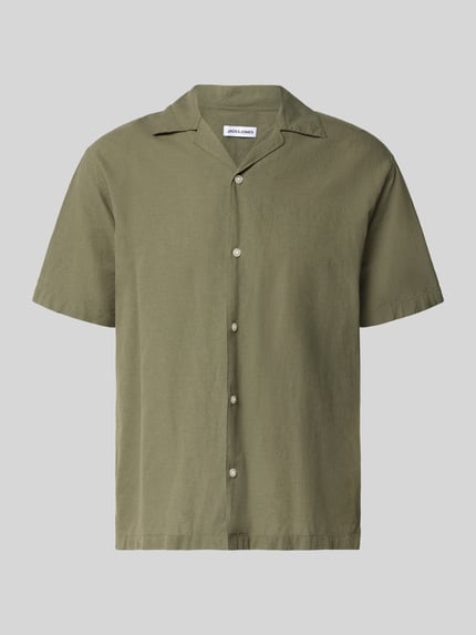 Produktfoto, Regular Fit Freizeithemd aus Baumwoll-Leinen-Mix von Jack & Jones in Olivgrün, Modell BREEZE, glatte Textur, Knopfleiste.
