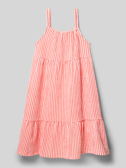 Produktfoto, Kleid mit Strukturmuster und Spaghettiträgern von Garcia, rot-weiß gestreift, lockerer Schnitt, Volantsaum, Material-Mix mit Stretch-Anteil.