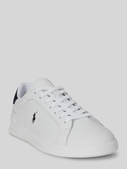 Productfoto, Low Top Sneaker aus echtem Leder van Polo Ralph Lauren in effen wit, afgeronde neus, platte zool, labelstempeling, logo-stitching, contrastdetail, vetersluiting, gladleren structuur, structuurzool, herenmodel