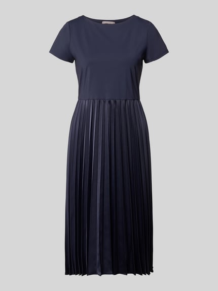 Produktfoto, Midikleid in Plissee-Optik von Christian Berg Woman Selection, elastyczna mieszanka materiałów, krój taliowany, okrągły dekolt, z krótkim rękawem, długość tyłu w rozmiarze 36: 108 cm, szerokość w rozmiarze 36: 42 cm, długość rękawów w rozmiarze 36: 15 cm, granatowo-czarna, gładka góra, spód z połyskującymi plisami